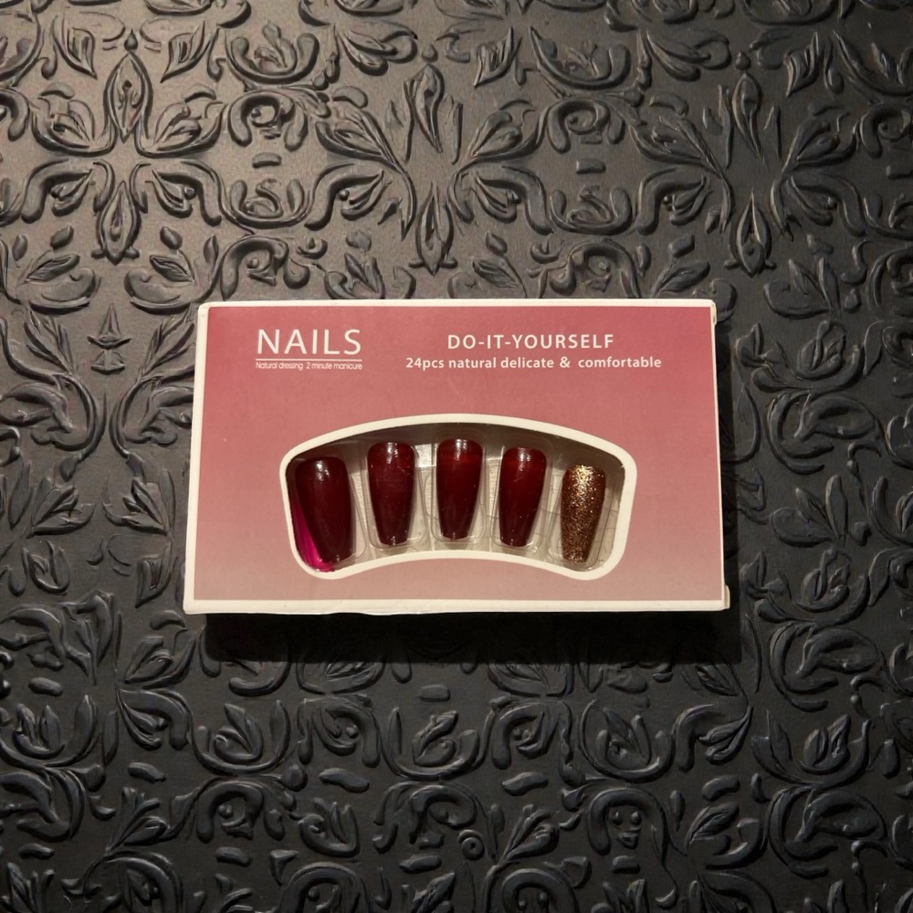 5️⃣Press On Nails Set | Maroon Or 5 For 25